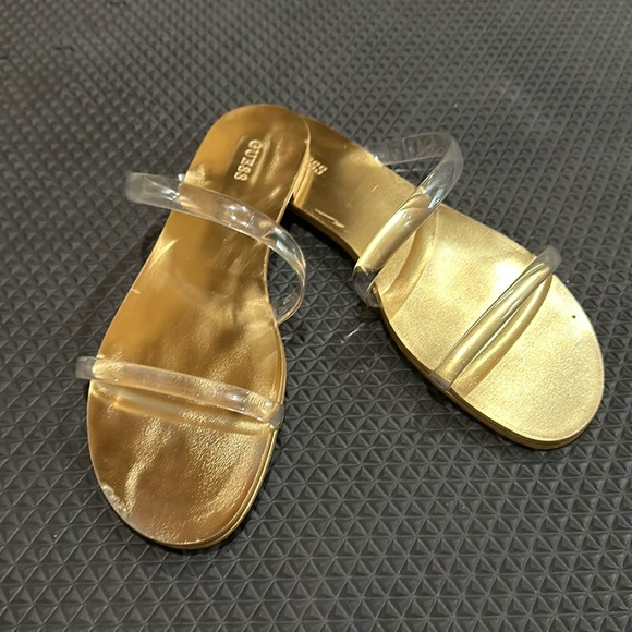 GUESS Gold Sandals with Clear strap 7.5M - Picture 1 of 4